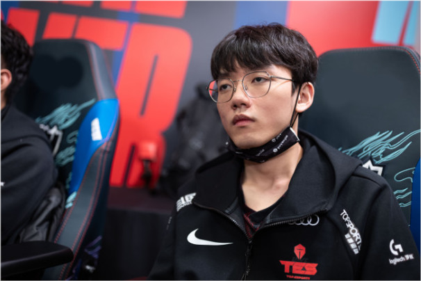 HKA翻盘DRX，JackeyLove完成史诗逆转鏖战多局四强赛，引爆全场热议的简单介绍